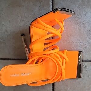 Strappy Orange Heels Sandals with Square toe gold tone Design SZ 7